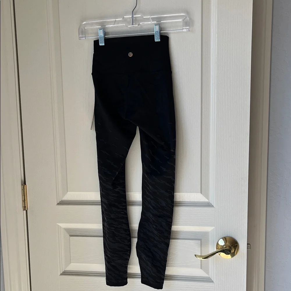 NWT LULULEMON LUNAR NEW YEAR WUNDER UNDER HIGH RISE LEGGING TIGHT - Picture 3 of 6
